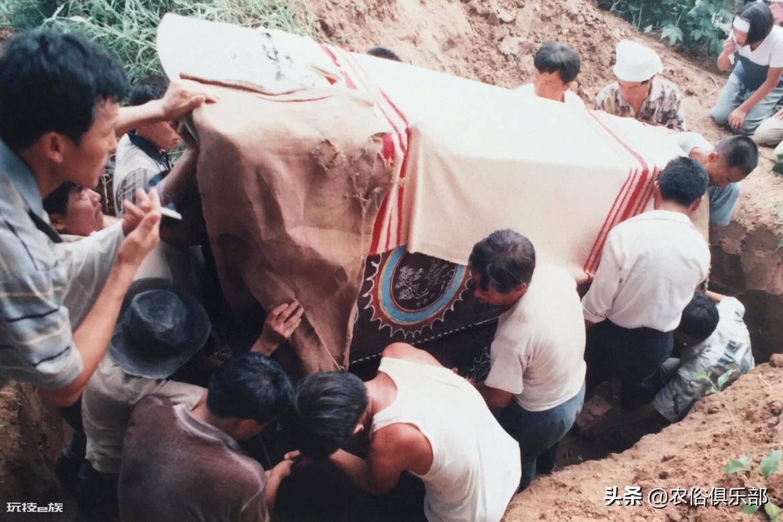 下葬注意忌讳哪些(农村送葬需要注意的九大事项)-图片1
